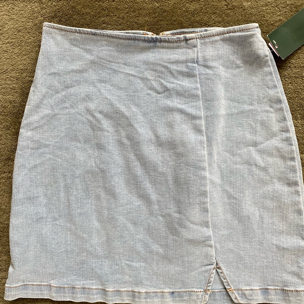 NWT, Wild Fable, Light Wash Denim Skirt, Size 00